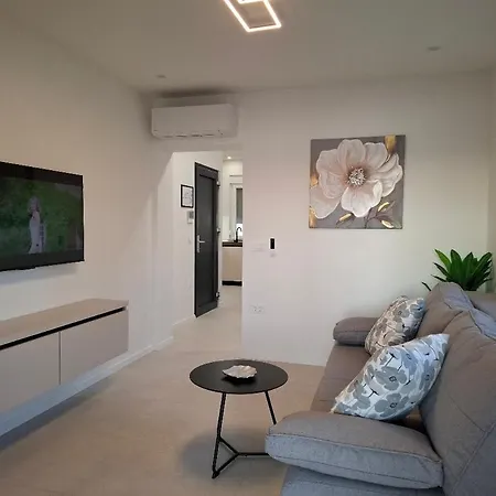Sunset Cove Apartment